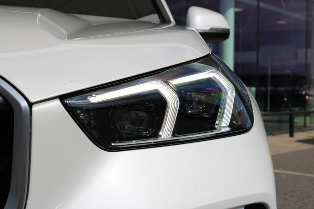 BMW X1 xDrive23i M Sport / Trekhaak / Sportstoelen / Head-Up / Adaptieve LED / M Adaptief onderstel / Parking Assistant Plus / Comfort Access