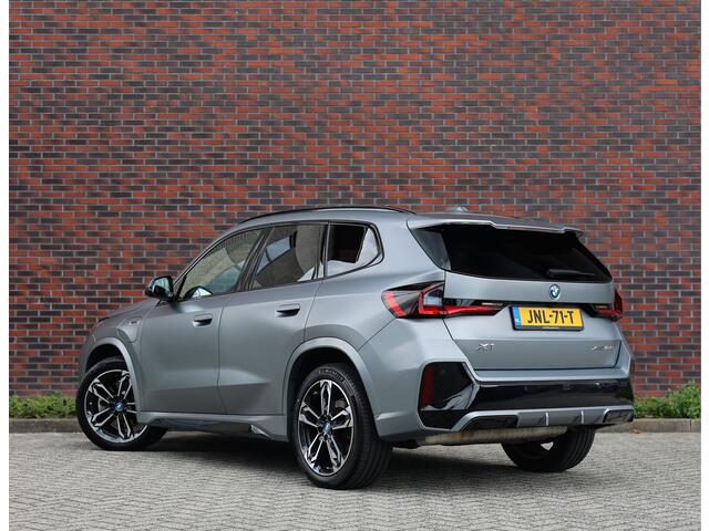 BMW X1 30e xDrive | M onderstel - Sportstoelen - Direct rijden!