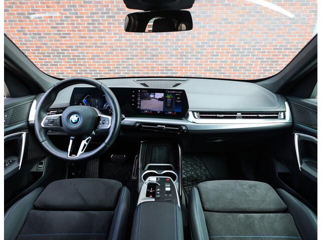 BMW X1 30e xDrive | M onderstel - Sportstoelen - Direct rijden!