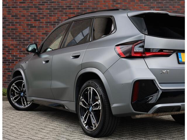 BMW X1 30e xDrive | M onderstel - Sportstoelen - Direct rijden!