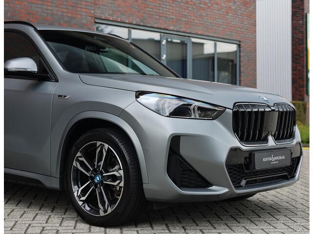 BMW X1 30e xDrive | M onderstel - Sportstoelen - Direct rijden!
