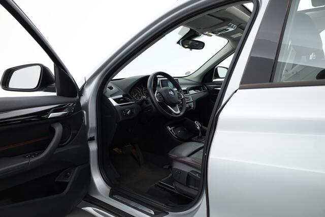 BMW X1 sDrive20i High Executive | Rijklaar!! | Pano | Cruise Contr. | Camera | Apple CarPlay | Stoelverw. | Leder | 18''