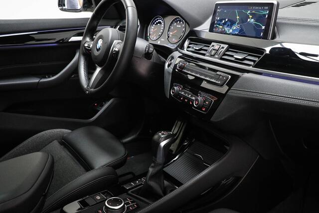 BMW X1 xDrive25e | PANORAMADAK | STOELVERWARMING | DAB | APPLE | CAMERA | 19"