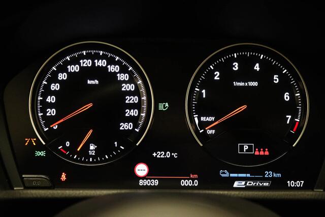 BMW X1 xDrive25e | PANORAMADAK | STOELVERWARMING | DAB | APPLE | CAMERA | 19"