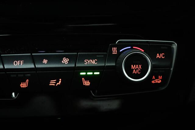 BMW X1 xDrive25e | PANORAMADAK | STOELVERWARMING | DAB | APPLE | CAMERA | 19"