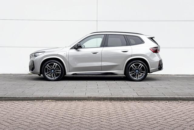 BMW X1 xDrive25e | M-Sport Pro | Trekhaak | Panoramadak | Head-Up Display | Travel Paket | Innovation Pack