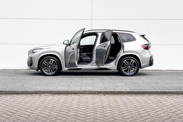 BMW X1 xDrive25e | M-Sport Pro | Trekhaak | Panoramadak | Head-Up Display | Travel Paket | Innovation Pack
