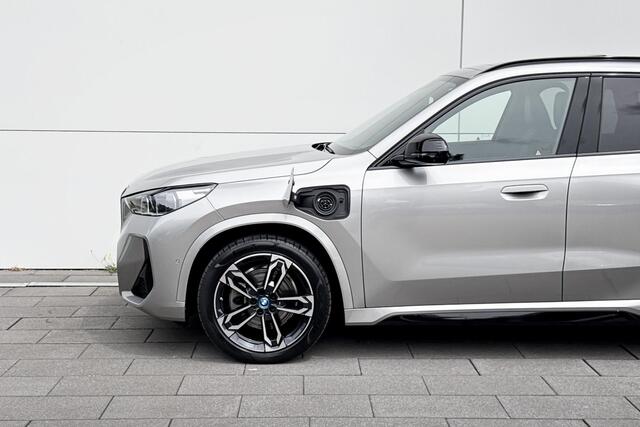 BMW X1 xDrive25e | M-Sport Pro | Trekhaak | Panoramadak | Head-Up Display | Travel Paket | Innovation Pack