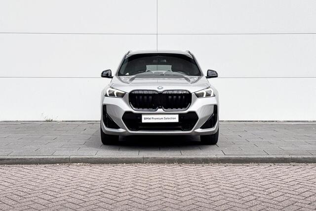 BMW X1 xDrive25e | M-Sport Pro | Trekhaak | Panoramadak | Head-Up Display | Travel Paket | Innovation Pack