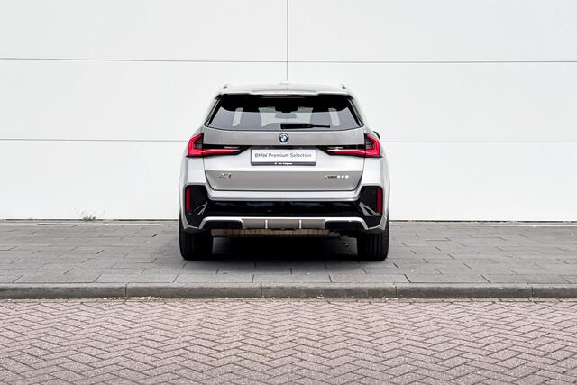 BMW X1 xDrive25e | M-Sport Pro | Trekhaak | Panoramadak | Head-Up Display | Travel Paket | Innovation Pack