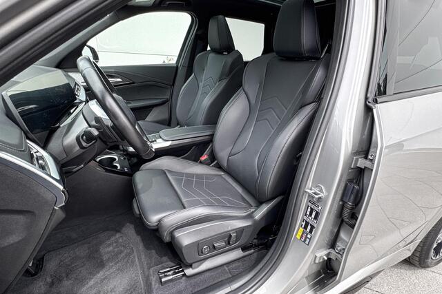 BMW X1 xDrive25e | M-Sport Pro | Trekhaak | Panoramadak | Head-Up Display | Travel Paket | Innovation Pack