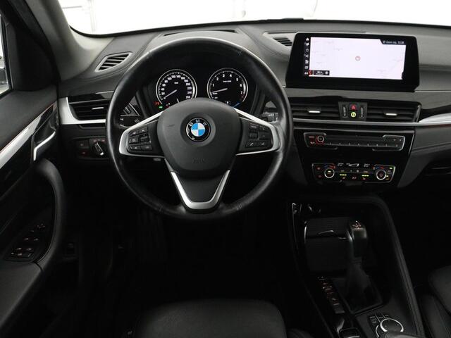 BMW X1 xDrive25e High Executive | SOH 85,2% | Half leder | Adaptive cruise | Stoelverwarming | Climate control | Navigatie | Camera | Park assist | Elektrische achterklep