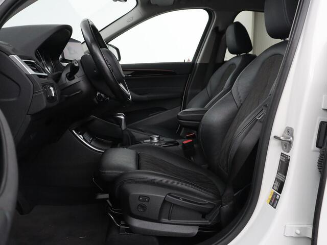 BMW X1 xDrive25e High Executive | SOH 85,2% | Half leder | Adaptive cruise | Stoelverwarming | Climate control | Navigatie | Camera | Park assist | Elektrische achterklep