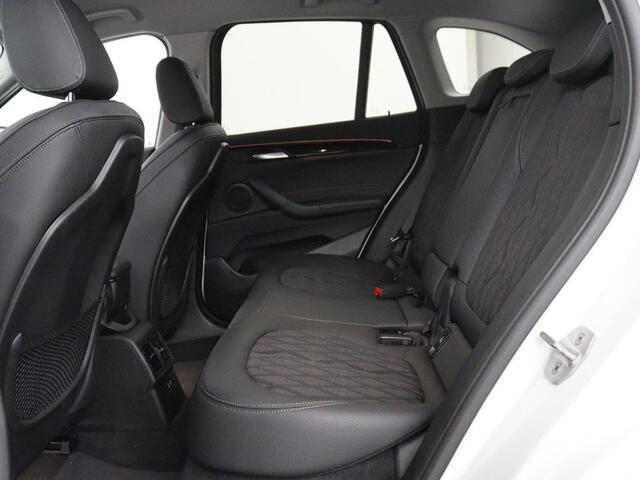 BMW X1 xDrive25e High Executive | SOH 85,2% | Half leder | Adaptive cruise | Stoelverwarming | Climate control | Navigatie | Camera | Park assist | Elektrische achterklep
