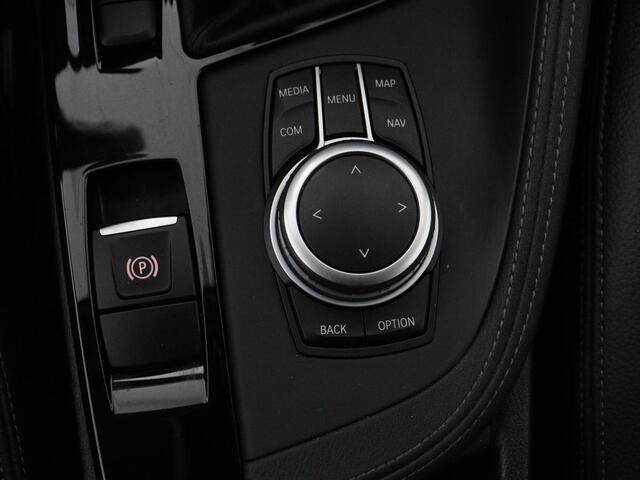 BMW X1 xDrive25e High Executive | SOH 85,2% | Half leder | Adaptive cruise | Stoelverwarming | Climate control | Navigatie | Camera | Park assist | Elektrische achterklep