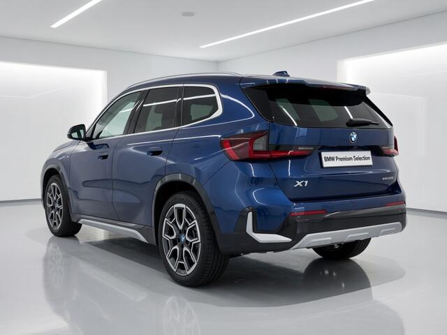 BMW X1 xDrive25e xLine | Panorama | Trekhaak | 19" | Camera | Stoelverwarming | 2026!