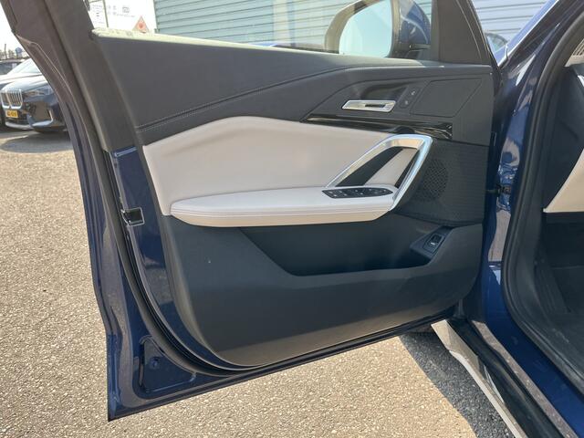 BMW X1 xDrive25e xLine | Panorama | Trekhaak | 19" | Camera | Stoelverwarming | 2026!