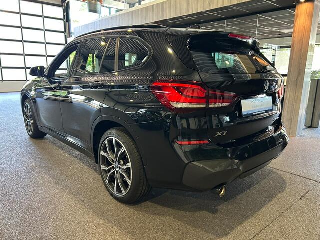 BMW X1 xDrive25e High Executive M-Sport | Panorama | 19" | Harman/Kardon | Camera | HUD