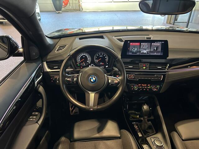 BMW X1 xDrive25e High Executive M-Sport | Panorama | 19" | Harman/Kardon | Camera | HUD