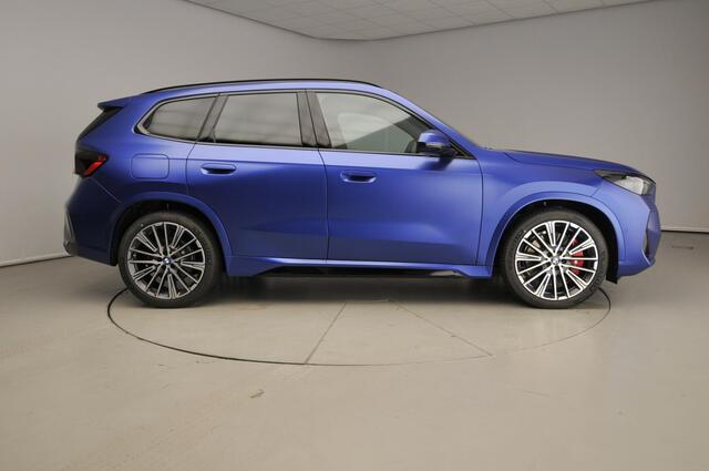 BMW X1 xDrive25e M-Sportpakket / Trekhaak / Panoramadak / Driving assist plus / Getint glas / Head-up / Harman-kardon / Alu wielen 20 inch