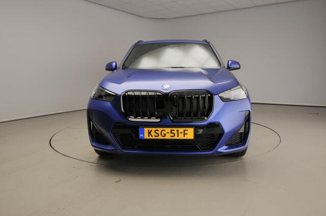 BMW X1 xDrive25e M-Sportpakket / Trekhaak / Panoramadak / Driving assist plus / Getint glas / Head-up / Harman-kardon / Alu wielen 20 inch