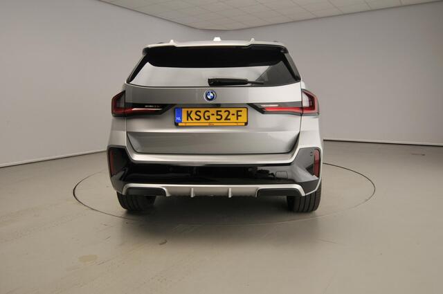 BMW X1 xDrive25e M-Sportpakket Pro / Panoramadak / Trekhaak / Harman-Kardon / Driving assist plus / Head-up / Alu wielen 20 inch