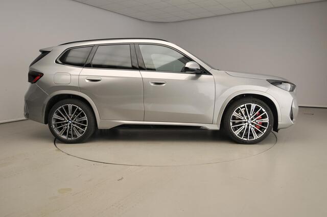 BMW X1 xDrive25e M-Sportpakket Pro / Panoramadak / Trekhaak / Harman-Kardon / Driving assist plus / Head-up / Alu wielen 20 inch