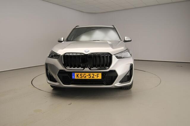 BMW X1 xDrive25e M-Sportpakket Pro / Panoramadak / Trekhaak / Harman-Kardon / Driving assist plus / Head-up / Alu wielen 20 inch
