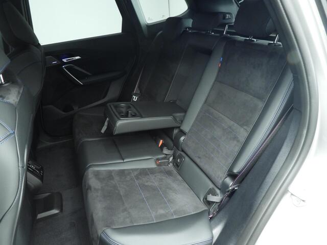 BMW X1 xDrive25e M-Sportpakket Pro / Panoramadak / Trekhaak / Harman-Kardon / Driving assist plus / Head-up / Alu wielen 20 inch