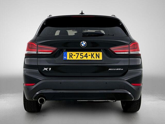 BMW X1 xDrive25e Executive | Navigatie | Climate control | Parkeersensoren | 17" Lichtmetalen velgen