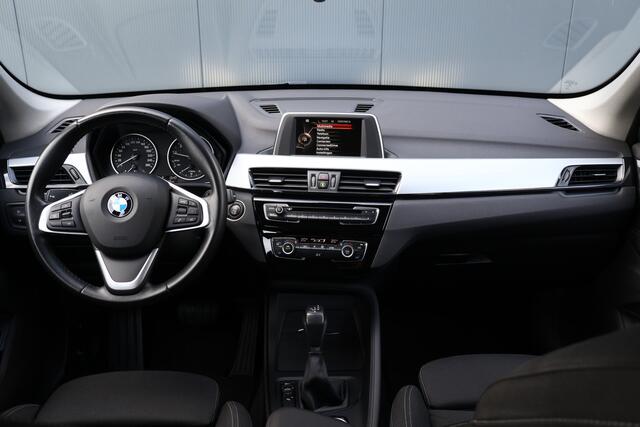 BMW X1 sDrive20i Centennial Executive 192pk Automaat | NL auto! | Trekhaak | Camera | Sportstoelen | Elektr. Achterklep