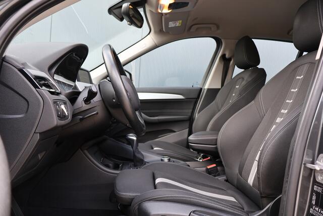 BMW X1 sDrive20i Centennial Executive 192pk Automaat | NL auto! | Trekhaak | Camera | Sportstoelen | Elektr. Achterklep