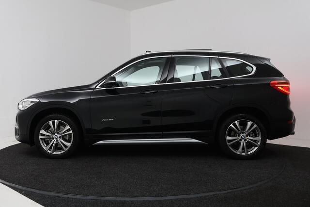 BMW X1 XDrive20i High Executive (PANORAMADAK, CAMERA, TREKHAAK, STOELVERWARMING, DEALER ONDERHOUD