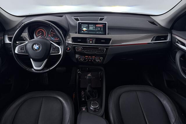 BMW X1 XDrive20i High Executive (PANORAMADAK, CAMERA, TREKHAAK, STOELVERWARMING, DEALER ONDERHOUD