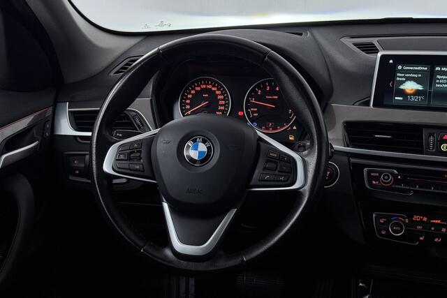 BMW X1 XDrive20i High Executive (PANORAMADAK, CAMERA, TREKHAAK, STOELVERWARMING, DEALER ONDERHOUD