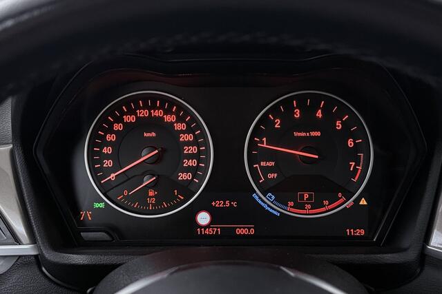 BMW X1 XDrive20i High Executive (PANORAMADAK, CAMERA, TREKHAAK, STOELVERWARMING, DEALER ONDERHOUD