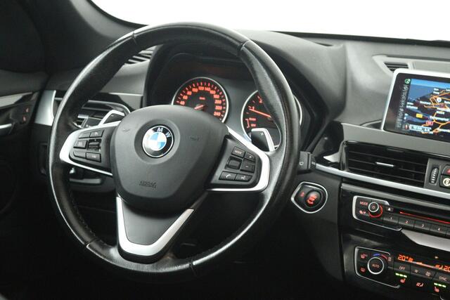 BMW X1 SDrive20i Corporate Lease High Executive (PANORAMADAK, CAMERA, STOELVERWARMING, HEAD-UP DI