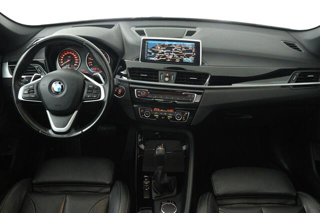 BMW X1 SDrive20i Corporate Lease High Executive (PANORAMADAK, CAMERA, STOELVERWARMING, HEAD-UP DI