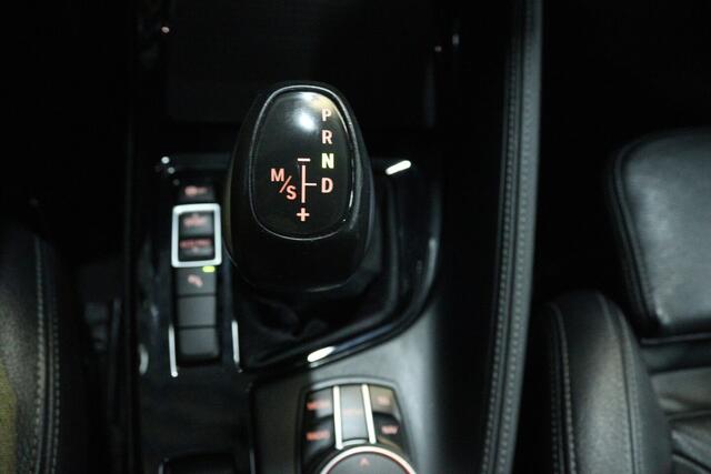 BMW X1 SDrive20i Corporate Lease High Executive (PANORAMADAK, CAMERA, STOELVERWARMING, HEAD-UP DI