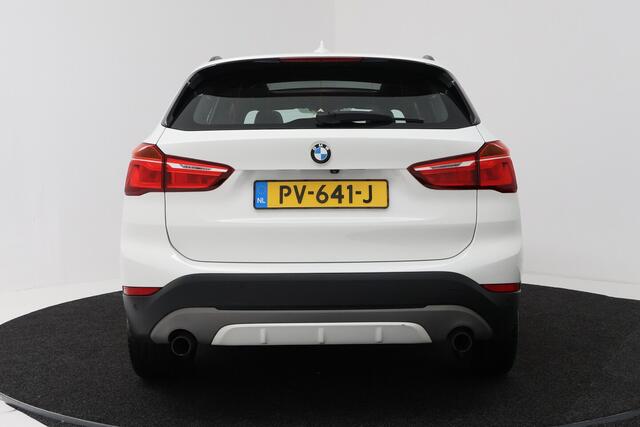 BMW X1 SDrive20i Corporate Lease High Executive (PANORAMADAK, CAMERA, STOELVERWARMING, HEAD-UP DI