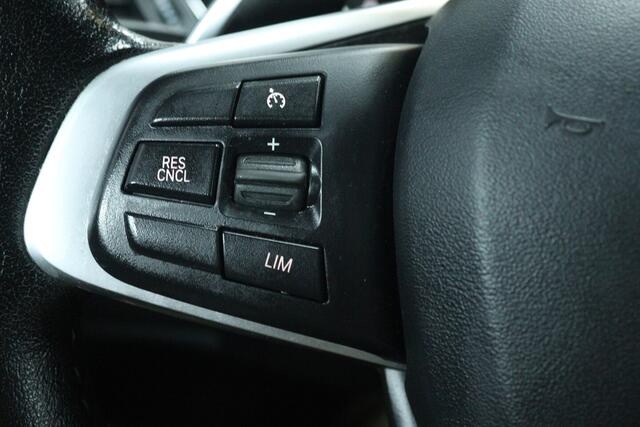 BMW X1 SDrive20i Corporate Lease High Executive (PANORAMADAK, CAMERA, STOELVERWARMING, HEAD-UP DI