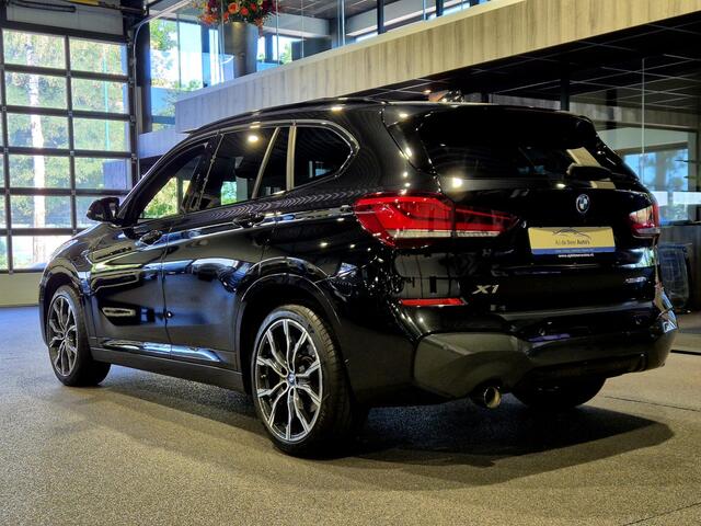 BMW X1 xDrive25e High Executive M-Sport | Panorama | 19" | Leder | HUD | Camera
