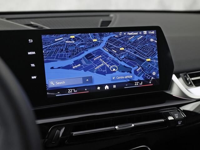 BMW X1 xDrive25e Automaat 245Pk (APPLE CARPLAY, HEAD-UP DISPLAY, 360 CAMERA, LEDER, STOELVERWARMING, ZWARTE HEMEL, NIEUWSTAAT)