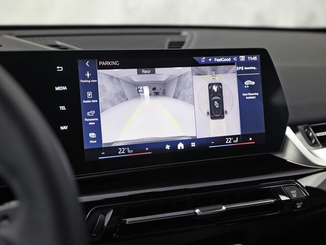 BMW X1 xDrive25e Automaat 245Pk (APPLE CARPLAY, HEAD-UP DISPLAY, 360 CAMERA, LEDER, STOELVERWARMING, ZWARTE HEMEL, NIEUWSTAAT)