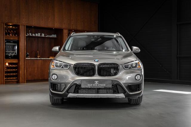 BMW X1 sDrive20i High Executive | Stoelverwarming | Leder