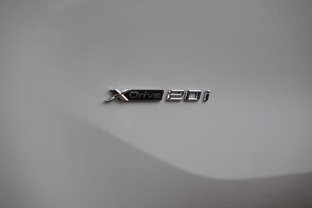 BMW X1 xDrive20i X Line | Aut | Pano | LED | Clima | Navi | Trekhaak | Stoelverwarming | Sportstuur | PDC V+A | Etc.