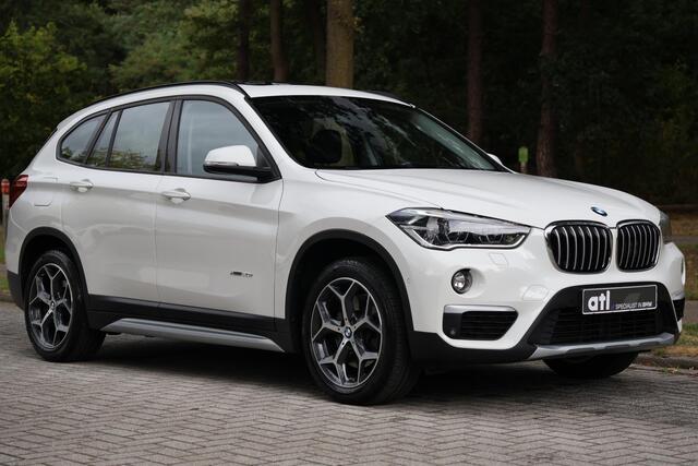 BMW X1 xDrive20i X Line | Aut | Pano | LED | Clima | Navi | Trekhaak | Stoelverwarming | Sportstuur | PDC V+A | Etc.