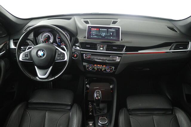 BMW X1 xDrive20i High Executive (PANORAMADAK, HEAD-UP, STOELVERWARMING, TREKHAAK, CAMERA, ELEKTR STOELEN)
