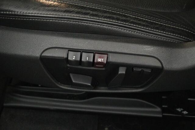 BMW X1 xDrive20i High Executive (PANORAMADAK, HEAD-UP, STOELVERWARMING, TREKHAAK, CAMERA, ELEKTR STOELEN)