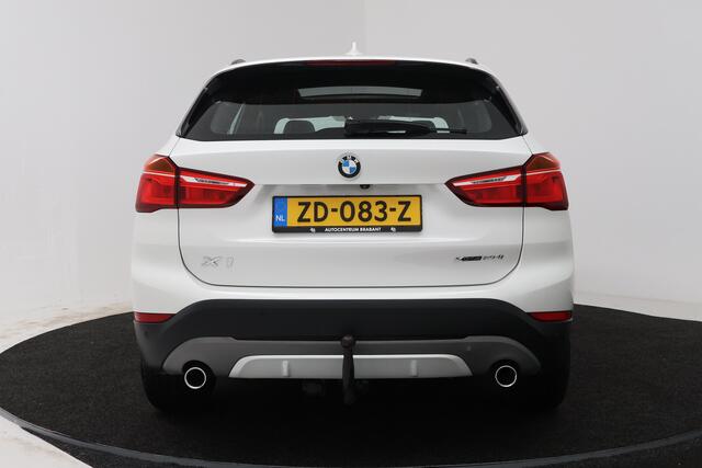 BMW X1 xDrive20i High Executive (PANORAMADAK, HEAD-UP, STOELVERWARMING, TREKHAAK, CAMERA, ELEKTR STOELEN)